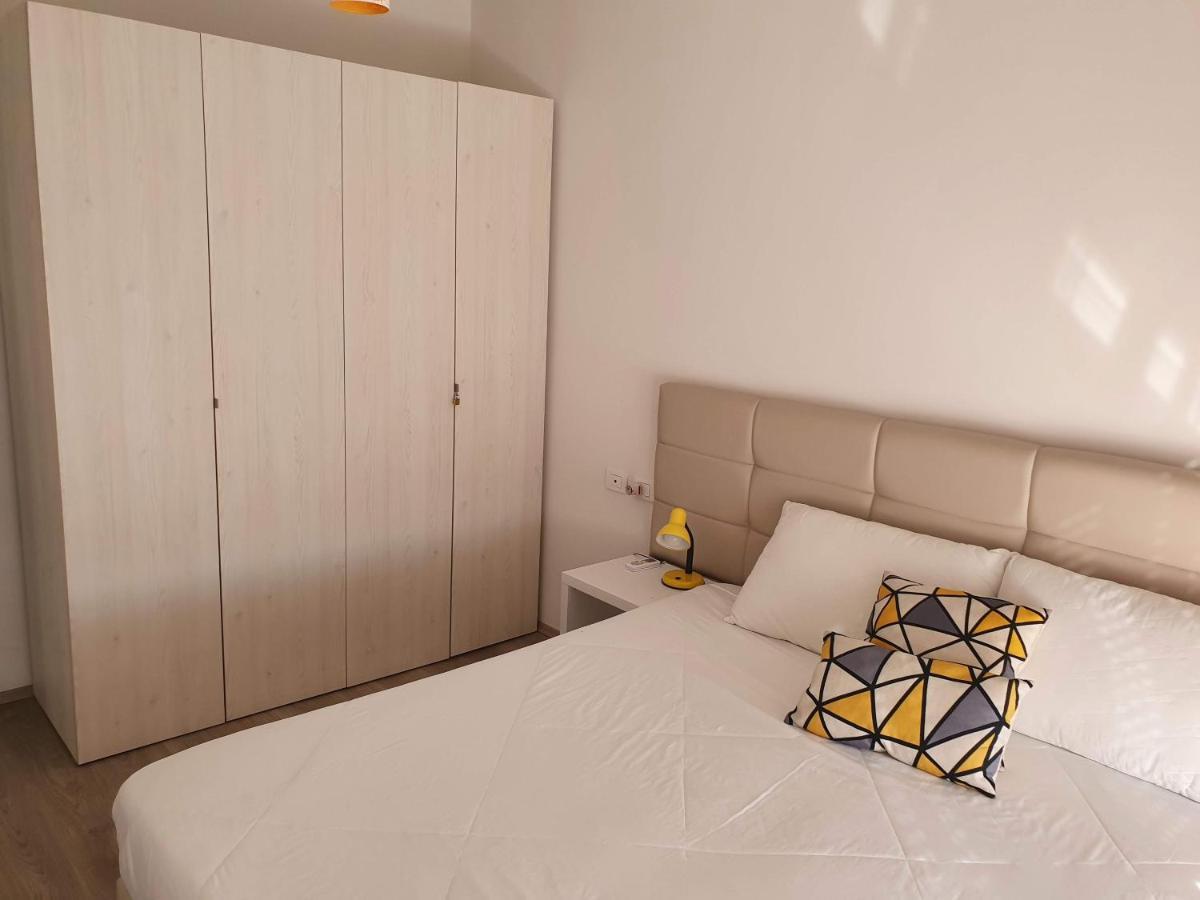 Rovena'S Apartment - Free Parking Tirana Esterno foto