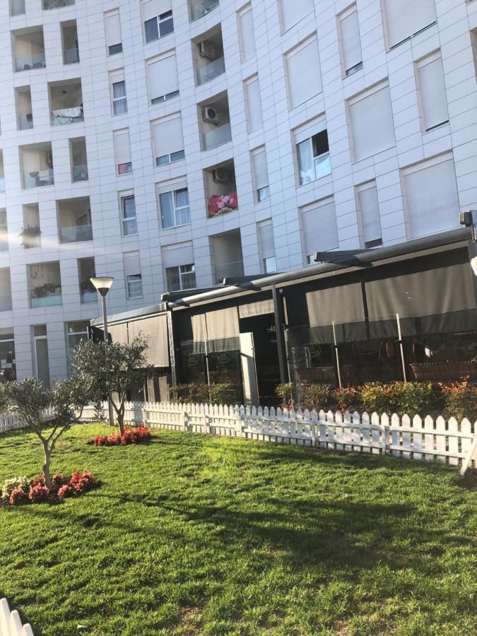 Rovena'S Apartment - Free Parking Tirana Esterno foto