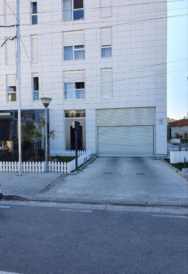 Rovena'S Apartment - Free Parking Tirana Esterno foto