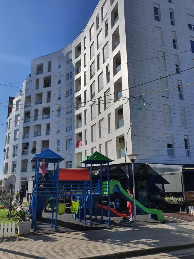 Rovena'S Apartment - Free Parking Tirana Esterno foto
