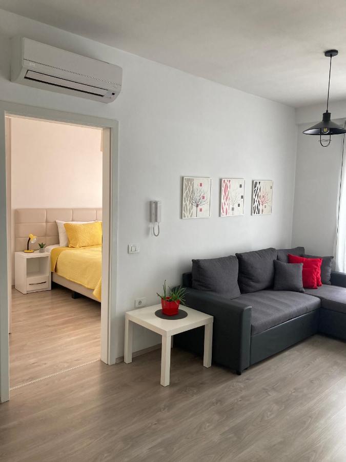 Rovena'S Apartment - Free Parking Tirana Esterno foto