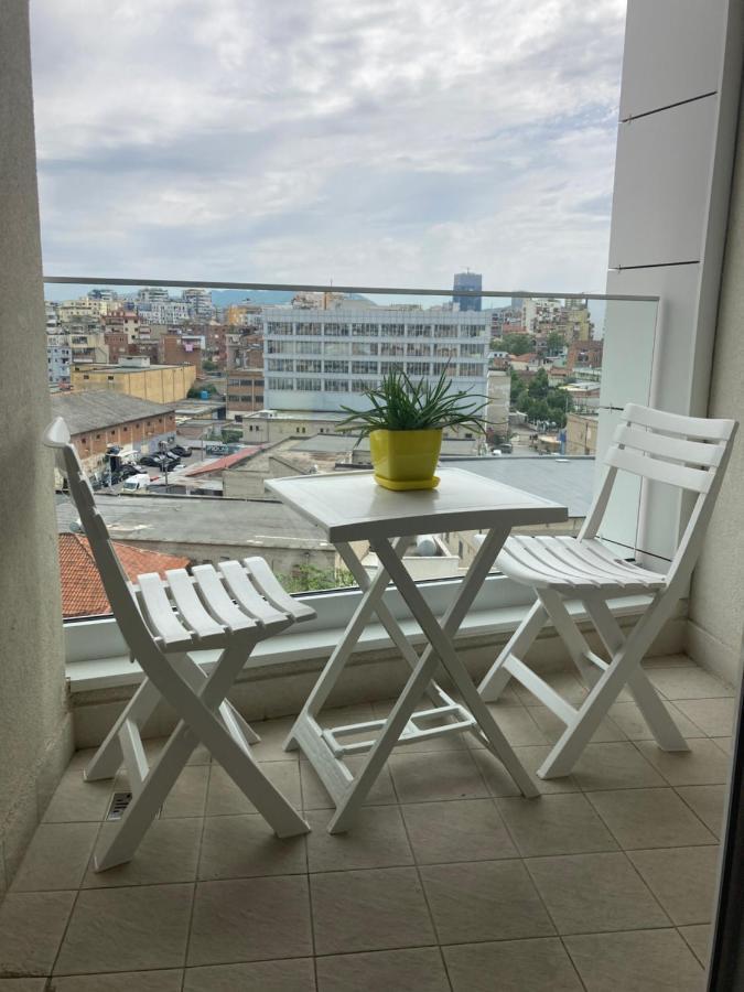 Rovena'S Apartment - Free Parking Tirana Esterno foto